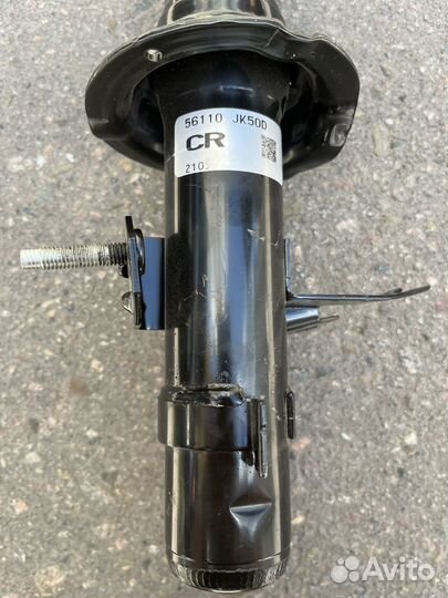 Амортизатор передний правый на Infiniti/Nissan