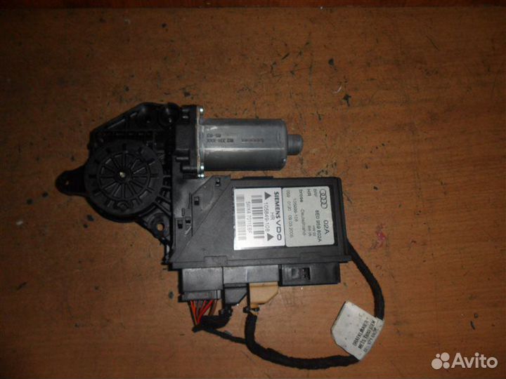 Мотор стеклоподъемника задний правый Audi A4 8EC