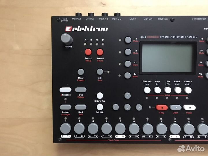 Семплер Elektron Octatrack