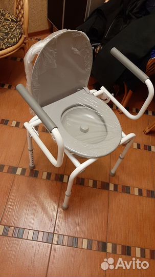 Инвалидное кресло с сан. оснащением