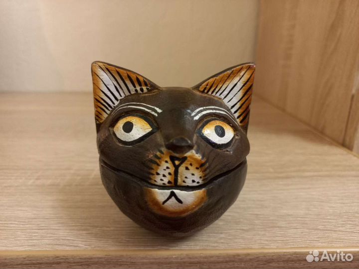 Сувенир кошка из дерева
