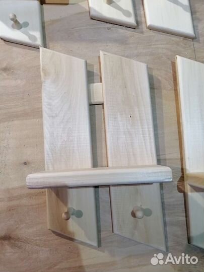 Вешалка с полкой