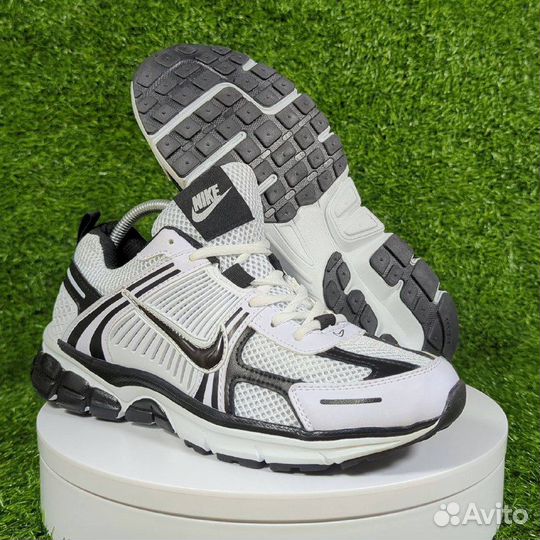 Кроссовки Nike Vomero 5