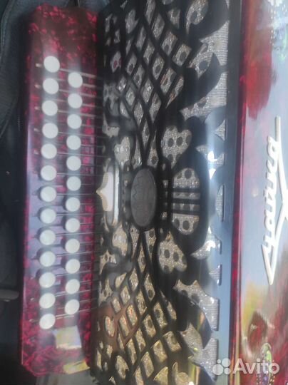 Гармонь новенькая,с регистром,трехголосная