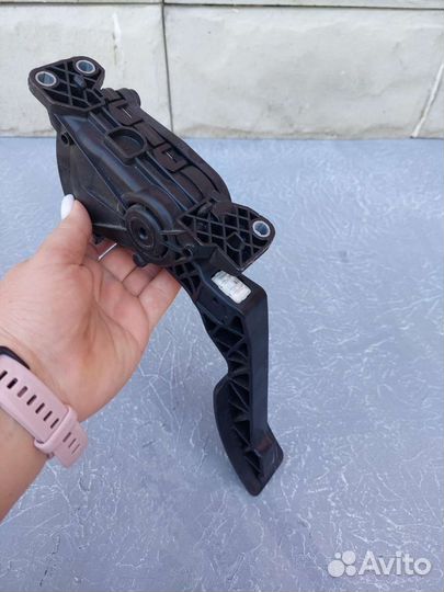 Электронная педаль газа. Рено сандеро 1