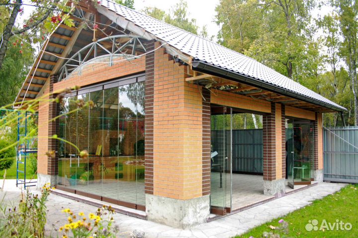 Безрамное остекление беседки