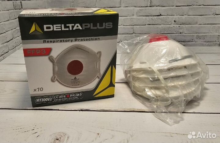 Маска респиратор с клапаном новые 15шт