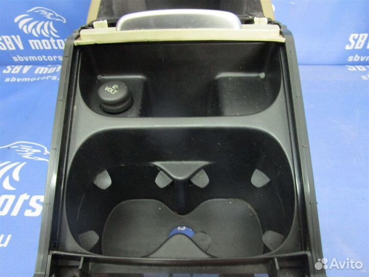 Подлокотник передний Volvo V70 SW59 B5254T6 2009