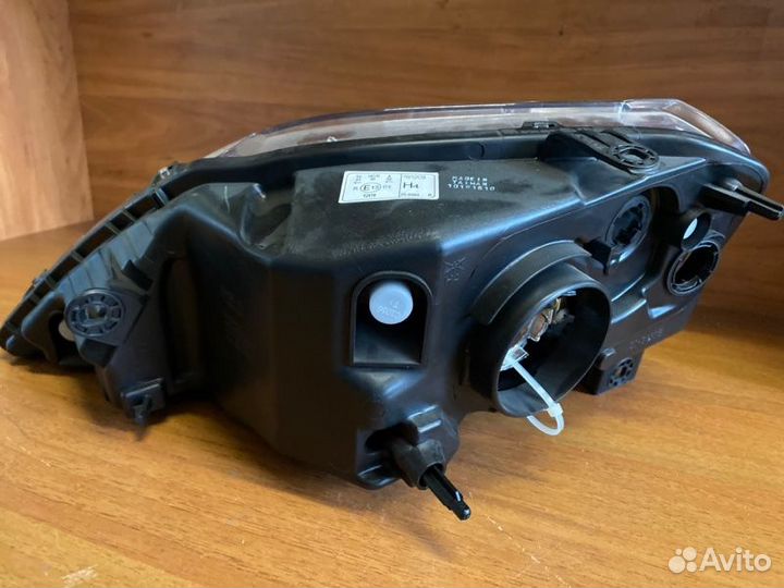 Фара правая Renault Logan 2008 - 2016