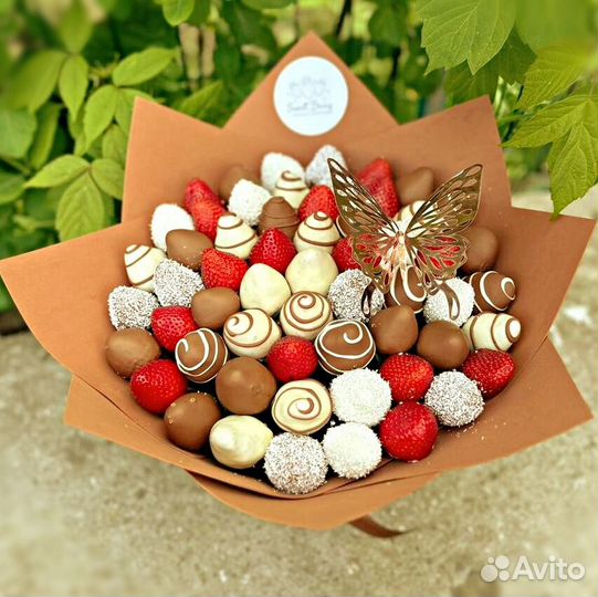 Букеты и сладкие наборы из клубники в шоколаде