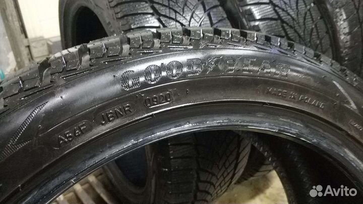 Goodyear UltraGrip Ice 2 225/45 R18 T