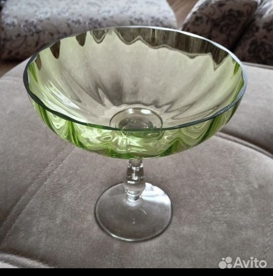 Ваза на ножке цветное стекло