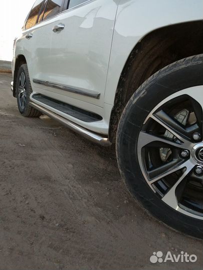 Защита порогов 42 мм Toyota Land Cruiser 200