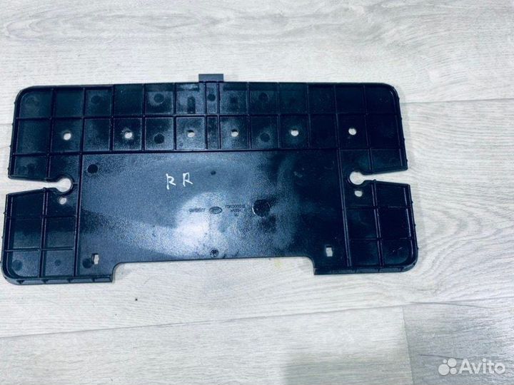 Площадка номерного знака Land Rover Range Rover LM