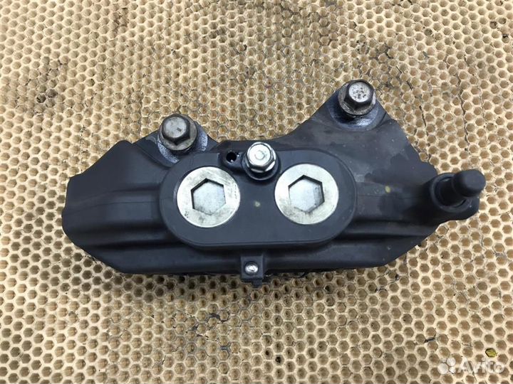 Суппорт передний правый Lexus GS430 (UZS190) 2005