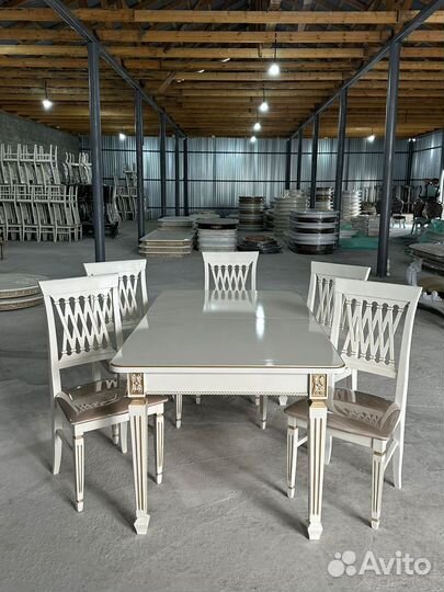 Стол и стулья