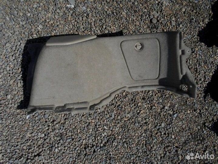 Обшивка багажника правая Toyota Harrier MCU10