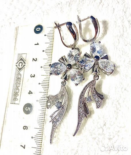 Бижутерия серьги стразы