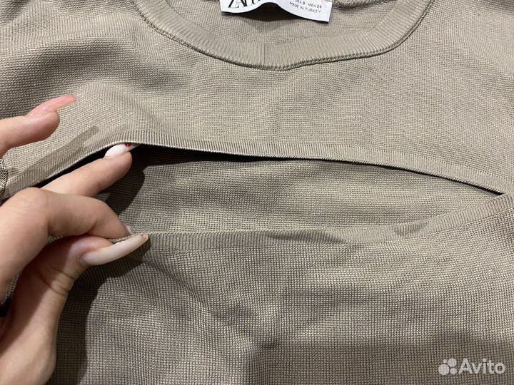 Кофта с вырезом