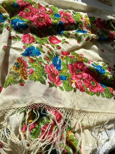 Павловопосадская шаль и платок