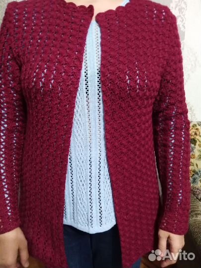 Малиновый вязаный жакет женский