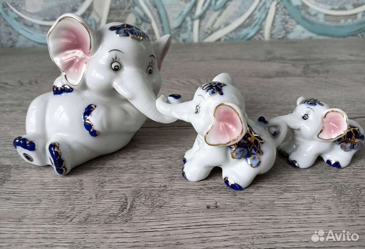 Слоники фарфоровые