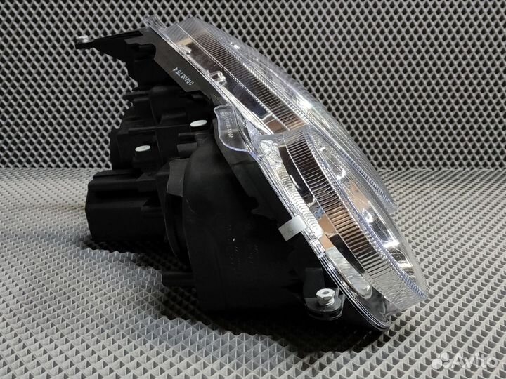 Фара передняя левая Mercedes-Benz W211