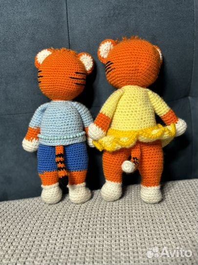 Пара тигрят, вязаные игрушки