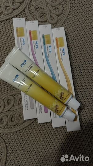 Зубная паста и зубные щетки атоми