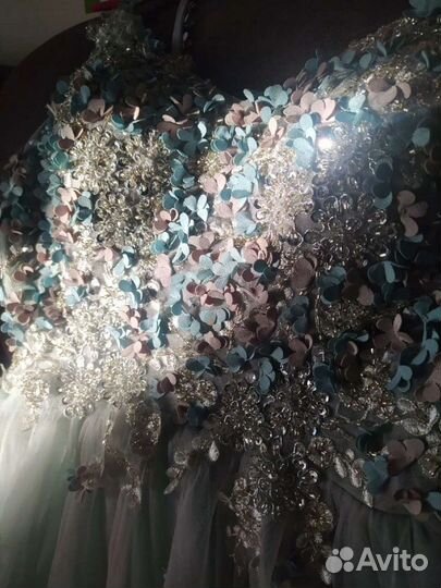 Платье нарядное, короткое, пышное