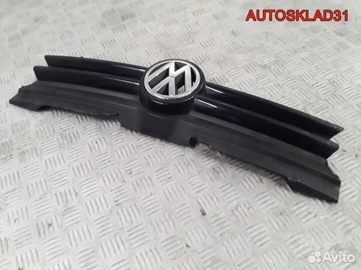 Решетка радиатора Volkswagen Golf 4 1E0853655
