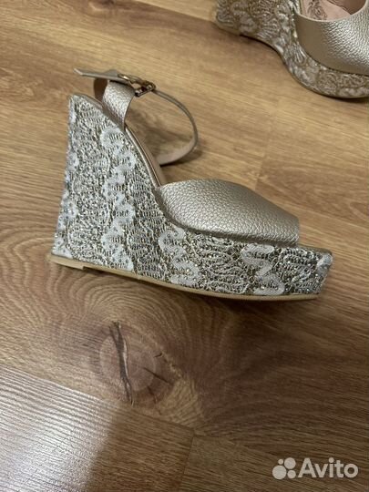 Босоножки женские