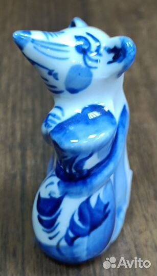 Статуэтка фарфоровая Мышка с мешком Гжель