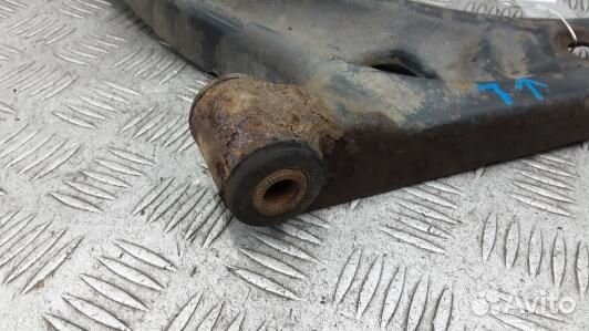 Рычаг передний нижний левый toyota aygo B1 (8NI12L