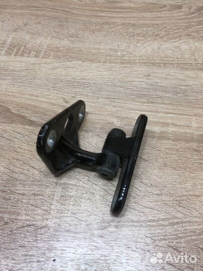 Петля двери передняя правая Мерседес W211