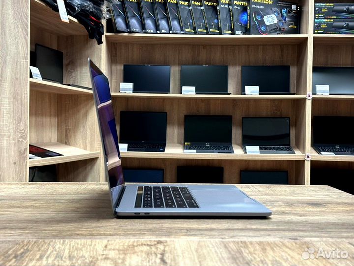 Apple Macbook PRO 15 2017 core I7