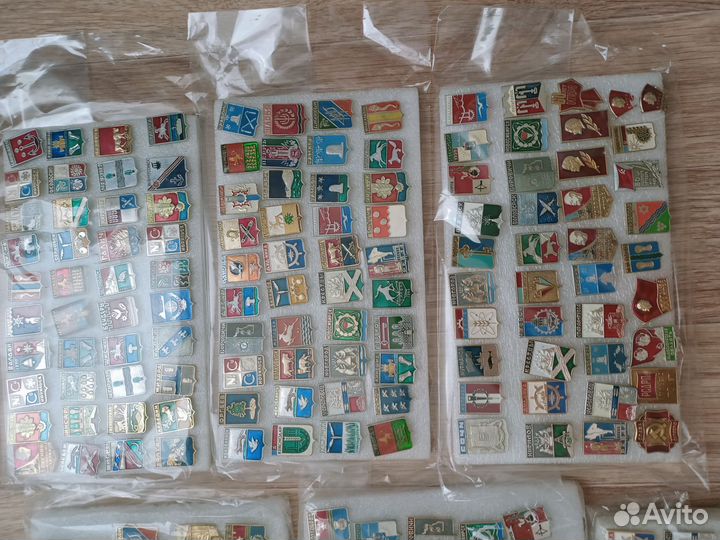 Продам значки гербы городов