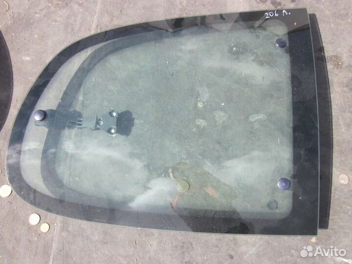 Peugeot 206 форточка