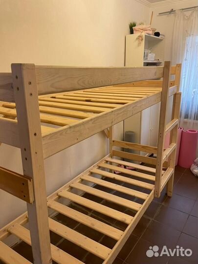 Кровать деревянная двухярусная