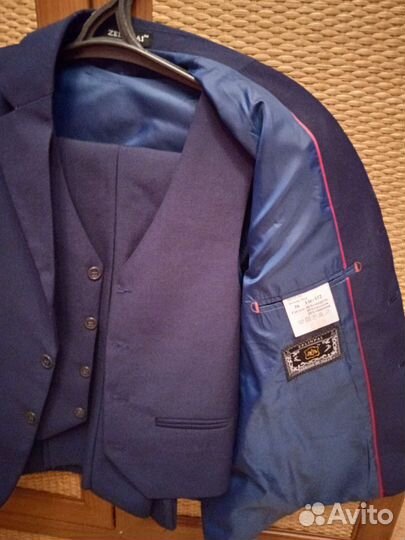 Школьный костюм тройка в хорошем состоянии