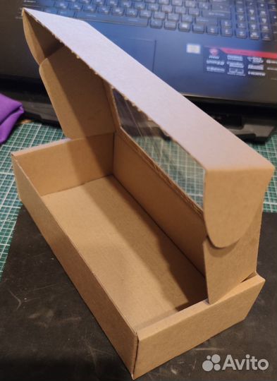 Коробка с окном 20х10х5 см самосборная