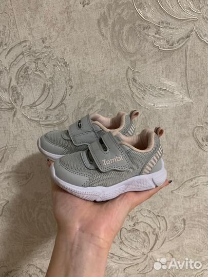 Кроссовки для девочки