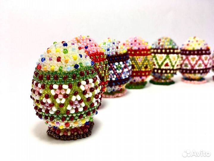 Яйца пасхальные оплетенные бисером