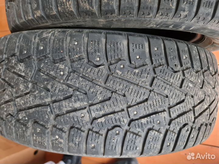 Pirelli Ice Zero 215/55 R17 98T