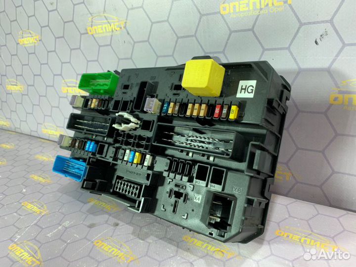 Блок предохранителей задний Opel Astra H Z18XE