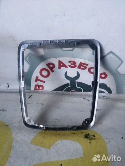 Рамка декоративная кулисы МКПП Ford Focus 2