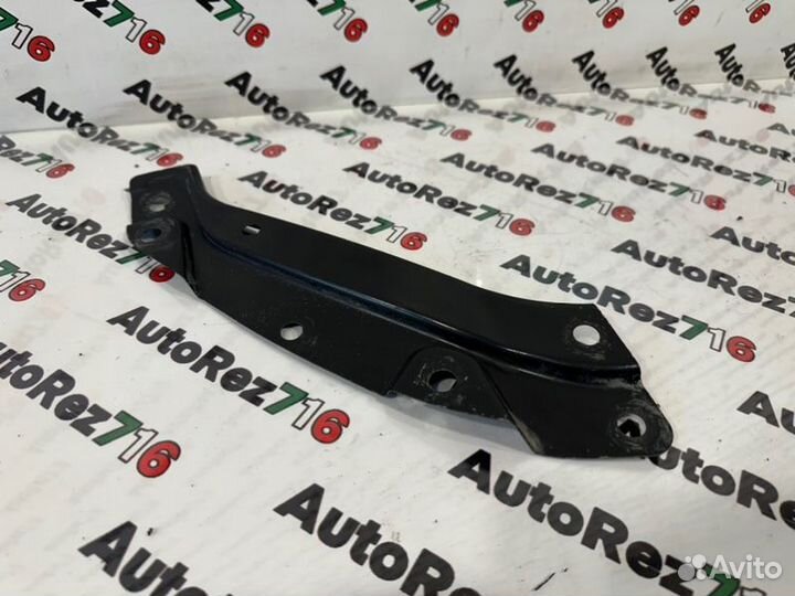 Кронштейн фары правый Volkswagen Polo 5 хетчбек