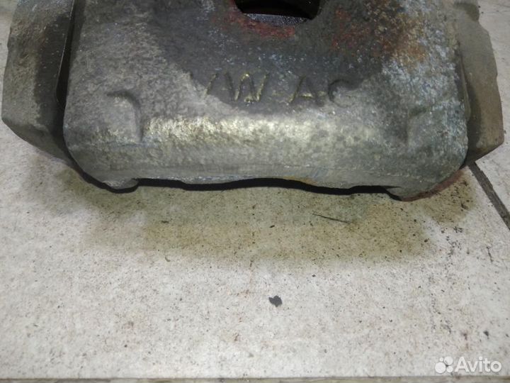 Суппорт передний правый Volkswagen Polo Sedan 6C1