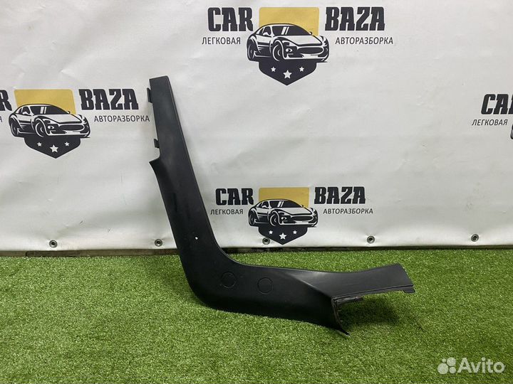 Обшивка двери багажника Audi A8