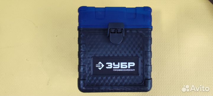 Лазерный линейный нивелир Зубр крест 55 профессион